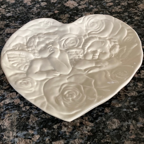 WORLD BAZAARS INC CERAMIC ANGELS HEART DISH - Picture 1 of 7